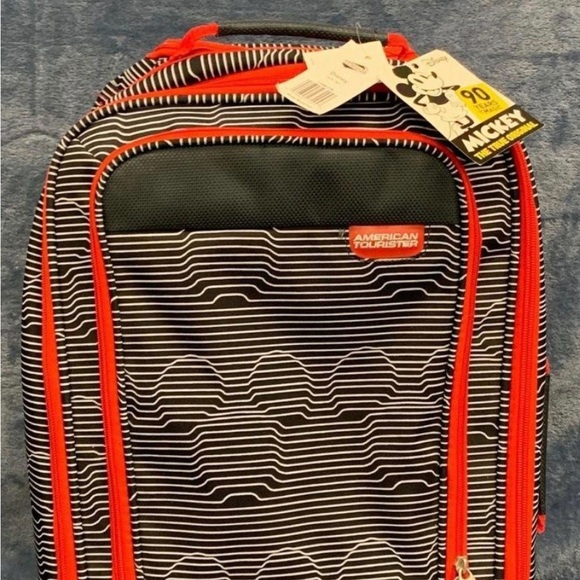 Vintage BNWT Disney Suitcase & Duffle Bag. Ready for your next Trip! - Picture 5 of 7